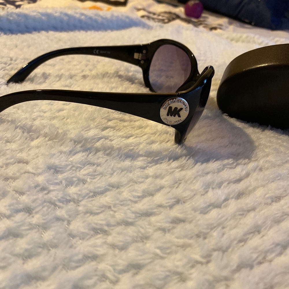 Michael Kors woman’s sunglasses - Picture 3 of 3